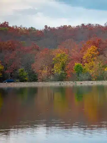 دریاچه سقالکسار در پاییز