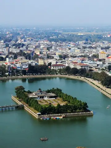 نمای کلی استخر لاهیجان گیلان