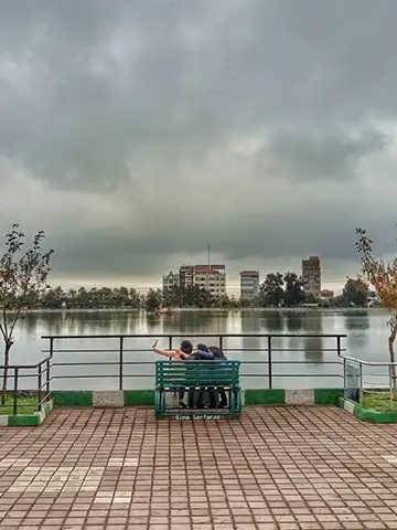 تصاویر نیمکت‌های استخر لاهیجان