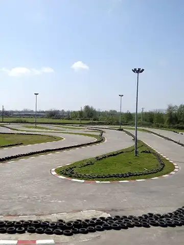 زمین کارتینگ رشت