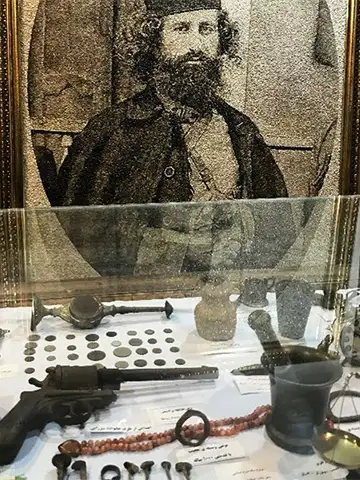 تصویر میرزا کوچک خان در موزه رشت