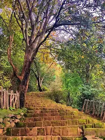 پله های شیطان کوه لاهیجان