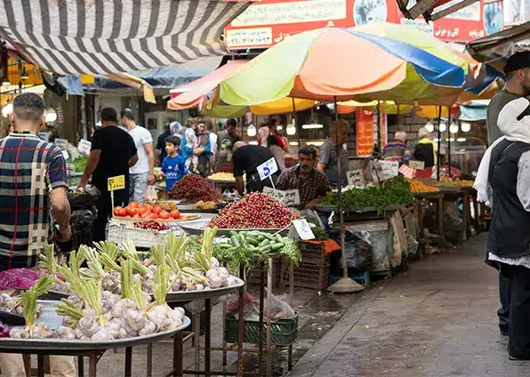 بازار بزرگ رشت در خیابان امام خمینی