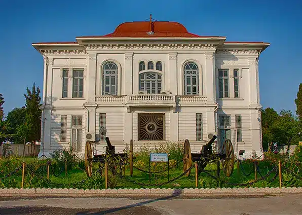 کاخ موزه انزلی