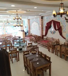 داخل رستوران دیزی سرای دوران رشت