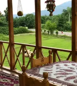 بومگردی نازآینه