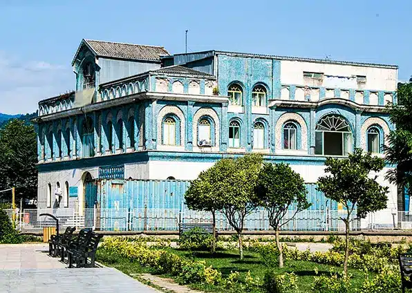 کاخ سردار امجد کاخ زمستانی نصرت اله خان میباشد.