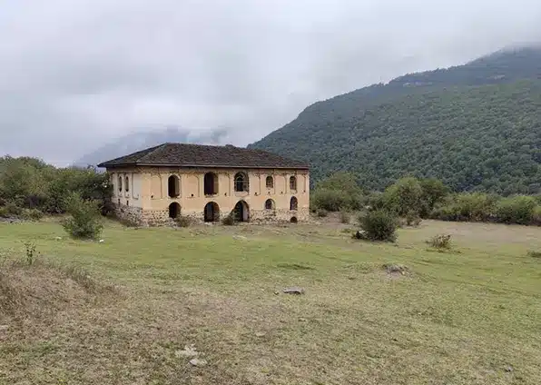 کاخ ییلاقی سردار امجد کاخ تابستانی نصرت اله خان میباشد.