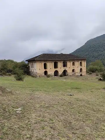 نمای دور کاخ ییلاقی سردار امجد