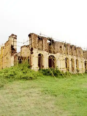 نمای کاخ ییلاقی سردار امجد شهر تالش