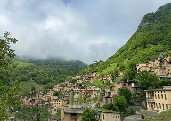 ماسوله فومن یکی از معروف‌ترین روستاهای پلکانی و تاریخی ایران است.