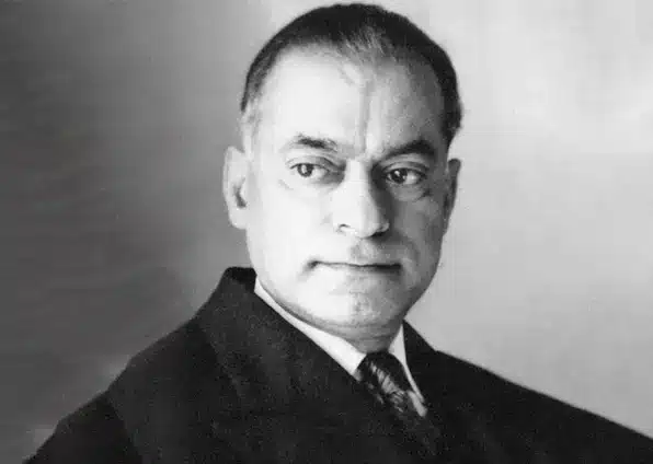 محمد معین مظفری، پژوهشگر و زبان‌شناس برجسته ایرانی و خالق «فرهنگ فارسی معین» است.