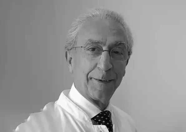 پروفسور مجید سمیعی، اسطوره جراحی مغز و اعصاب زاده رشت می باشند.