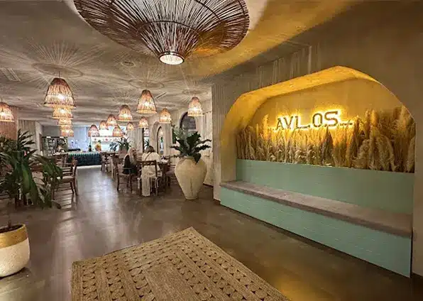 کافه رستوران آولوس در رشت می باشد.