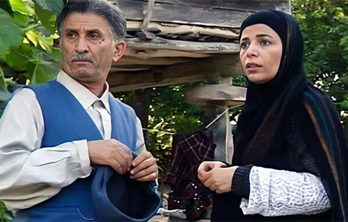 انوش نصر ماسوله در سریال دنیای شیرین دریا