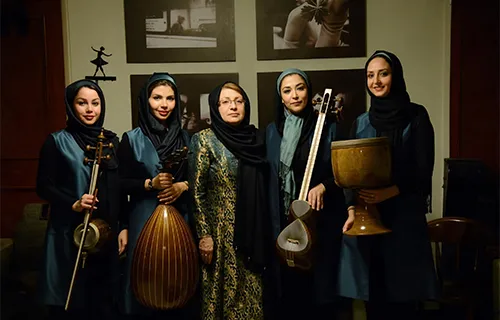 هنگامه اخوان و گروه موسیقی بهار