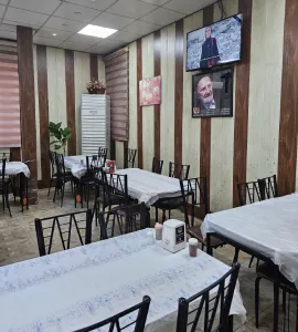 فضای داخلی رستوران سرچشمه رودبار