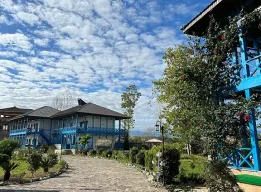 بوم گردی هستی صومعه سرا