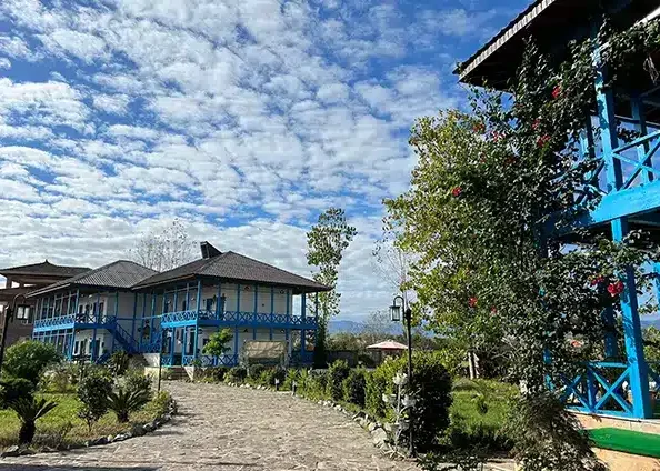 بوم گردی هستی صومعه سرا